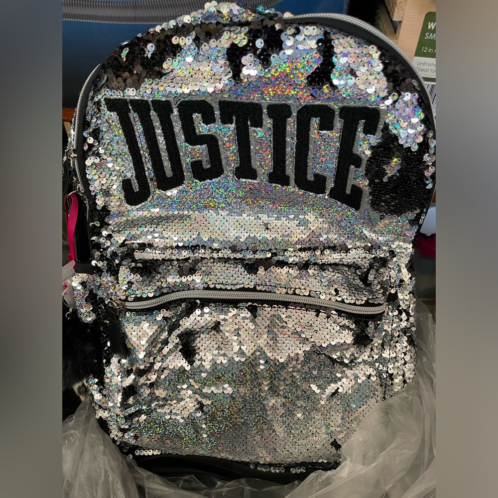 Girls Silver/zBlack Sequin Backpack
NWT